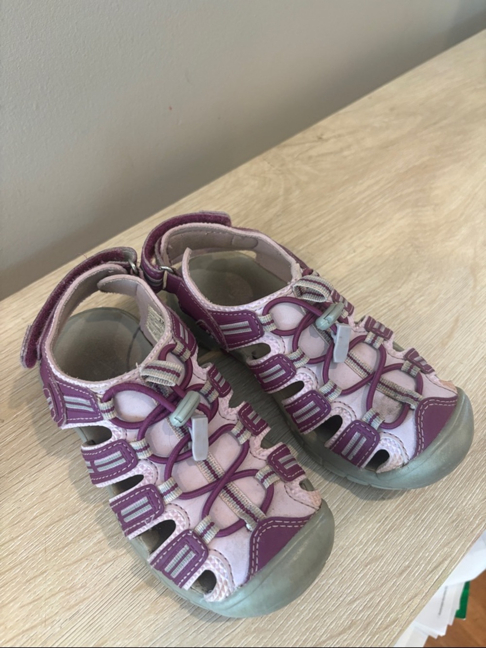 Khombu Girls Purple and Light Pink Closed-Toe Sandals